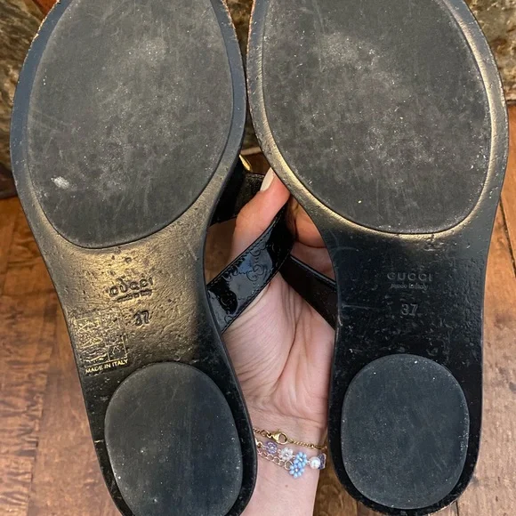 Gucci Black Flip-Flops with Gold Logo - Picture 6 of 7